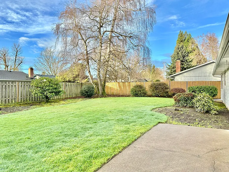 2346 Woodlawn Ct NE — Photo 14