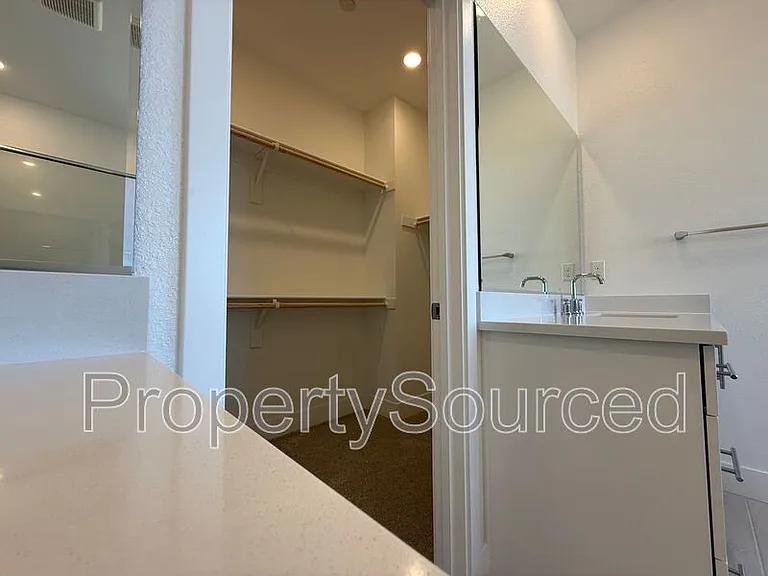 1336 N Martorella Ave — Photo 44
