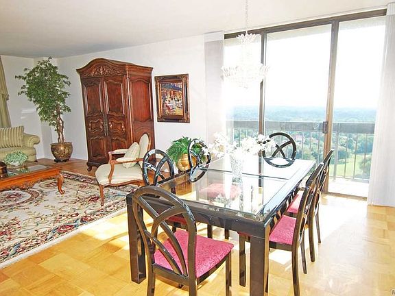 5th image of 26910 Grand Central Pkwy APT 28D