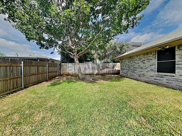 8432 Odell St — Photo 16
