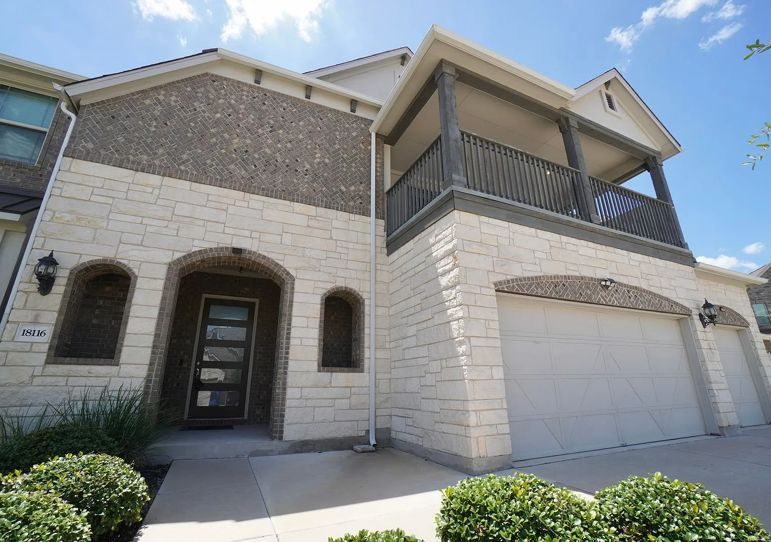 Beautiful Two-Story 4 Bed, 4 Bath Home in Pflugerville, TX — Photo 4