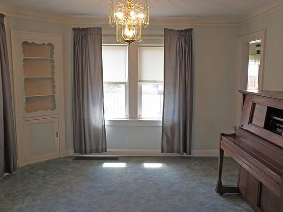 4th image of 6995 Hampstead Ave