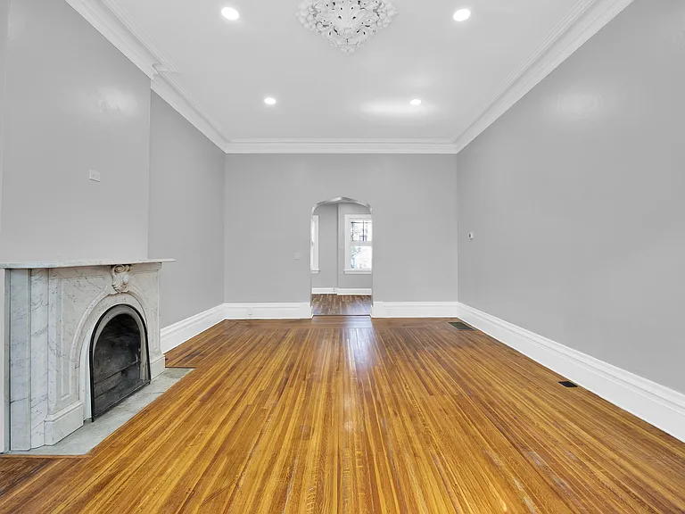 5618 Whitney Pl #1 — Photo 2