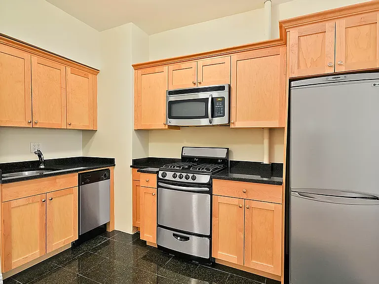 17 E 67th St #3D — Photo 5