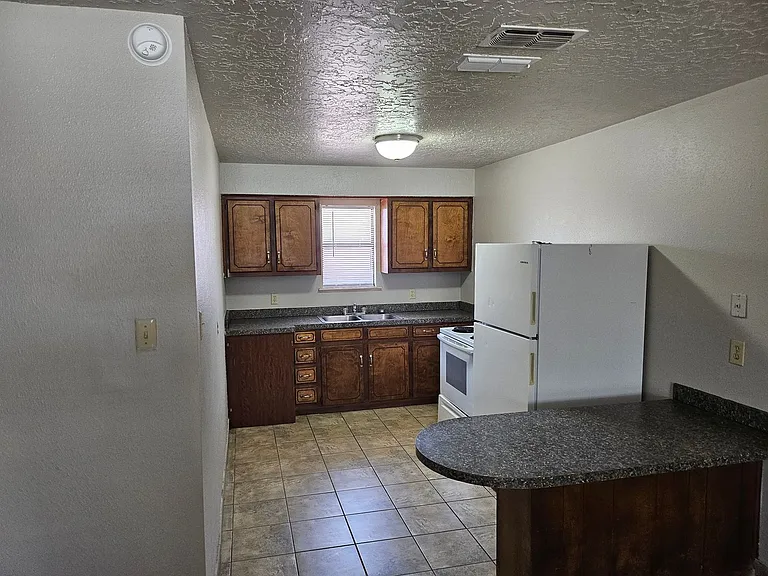 1549 Arizona Dr — Photo 4