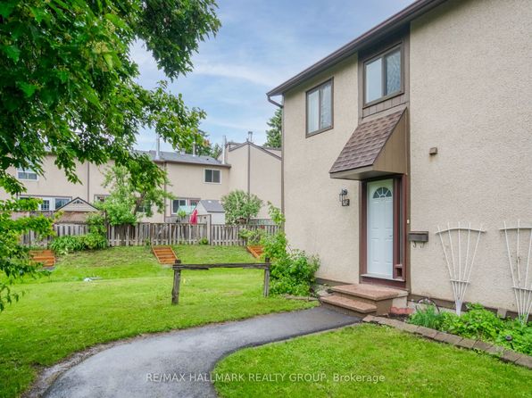12F Larkshire Ln, Ottawa, ON K2J 1Y5