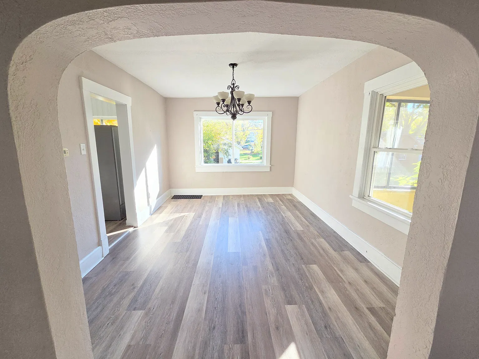 2927 Hoagland Ave — Photo 4