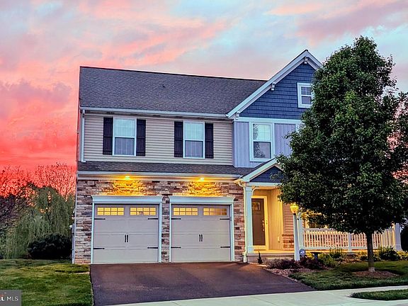 3rd image of 613 Meadowview Dr