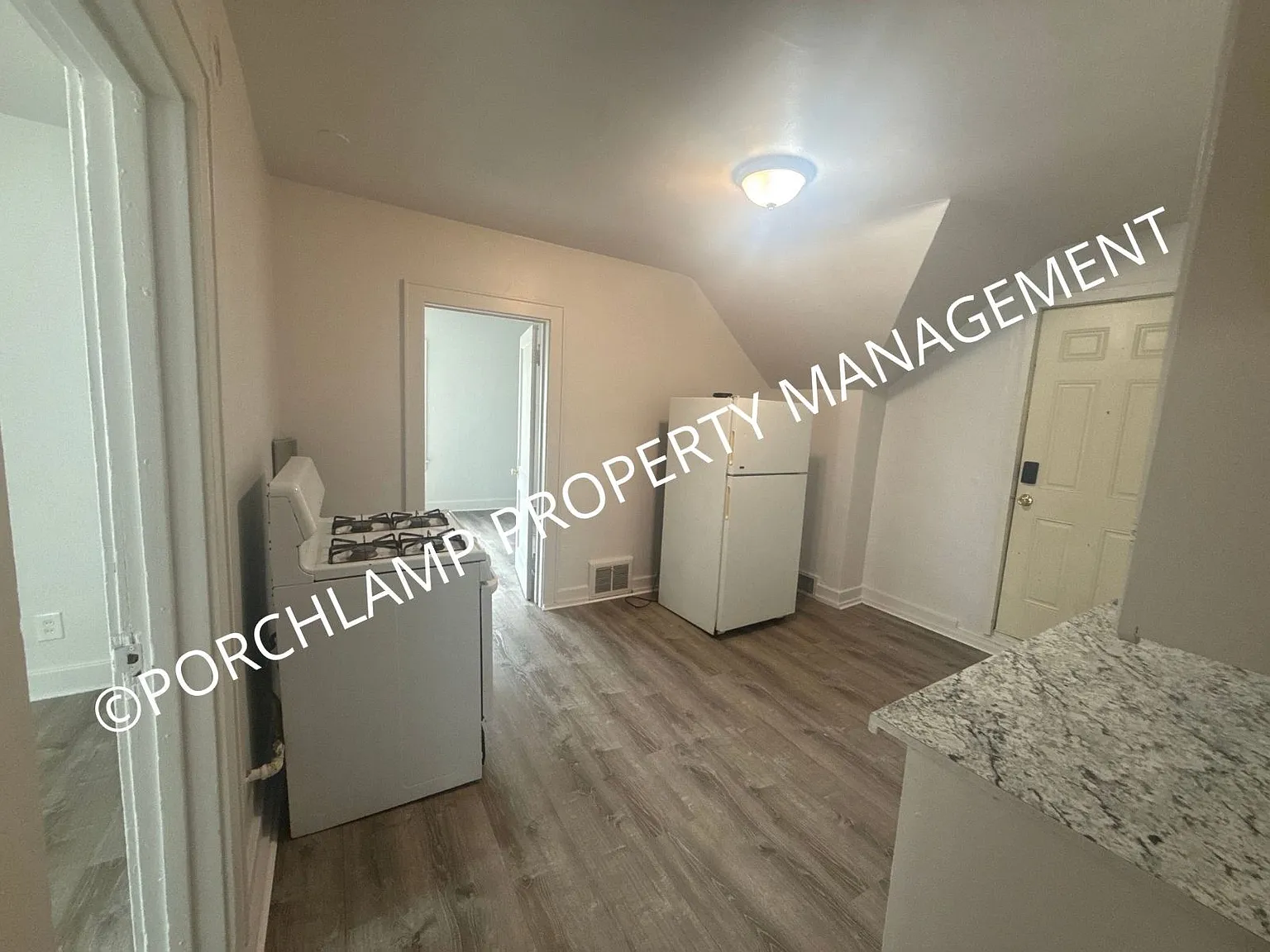 2 bed, $1,000 — Photo 4