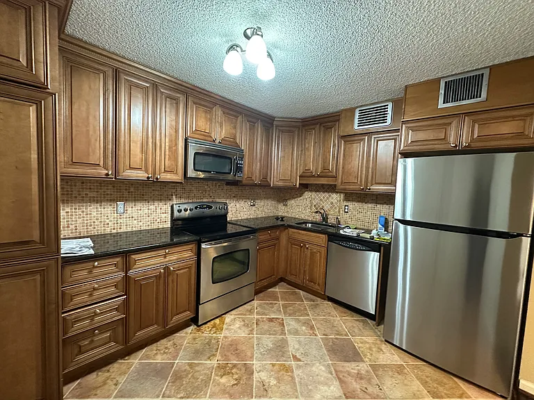 1800 Old Meadow Rd #717 — Photo 6