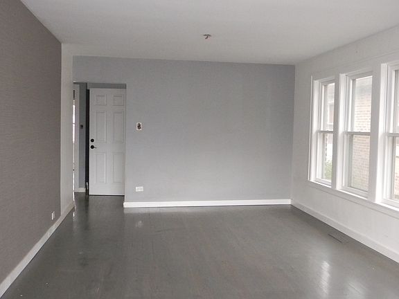 3rd image of 2612 Oak St