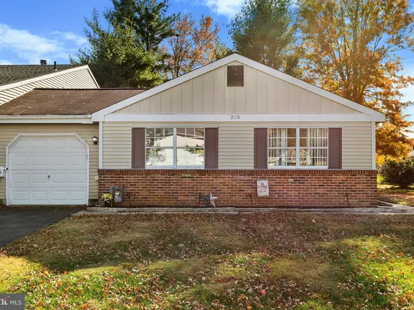 210 E Hanover St, Newtown, PA 18940
