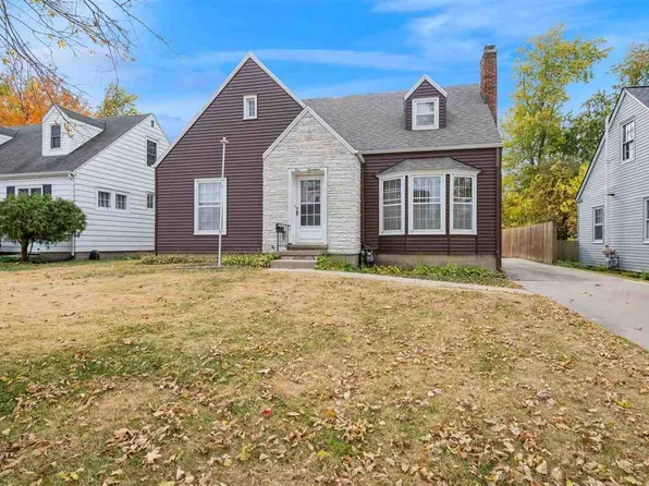 517 Longwood Dr NE, Cedar Rapids, IA 52402