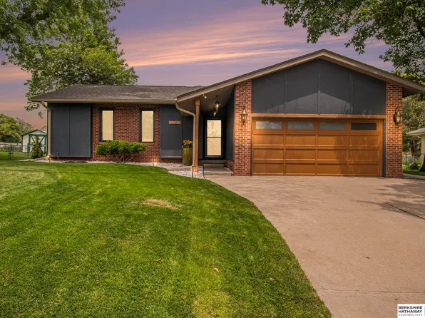 16756 William St, Omaha, NE 68130