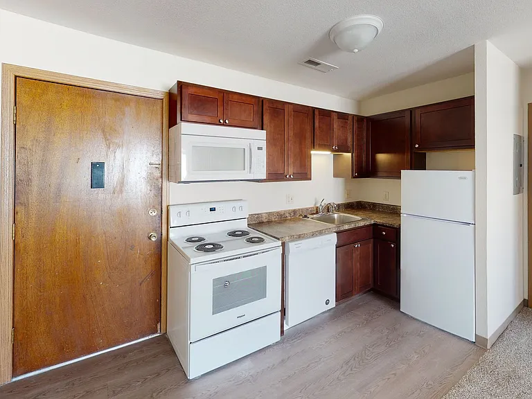 137 N Hyland Ave — Photo 1