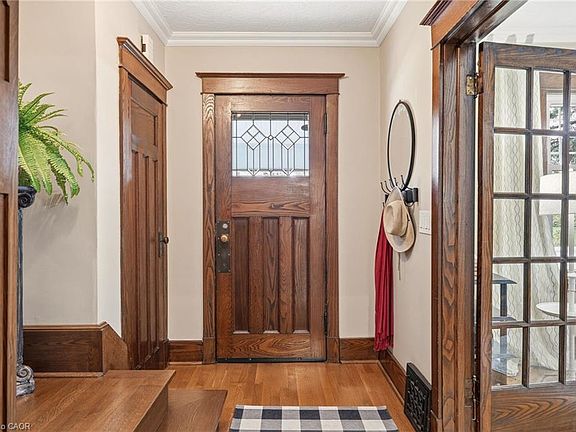 5th image of 2116 Caroline St