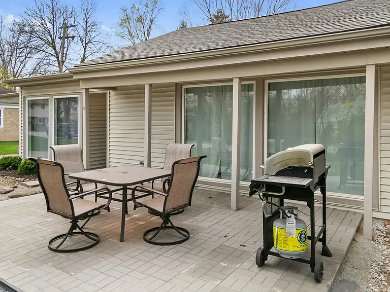 841 E Rockland Rd — Photo 31