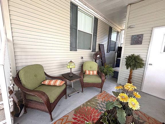 2nd image of 815 Jacaranda Cir