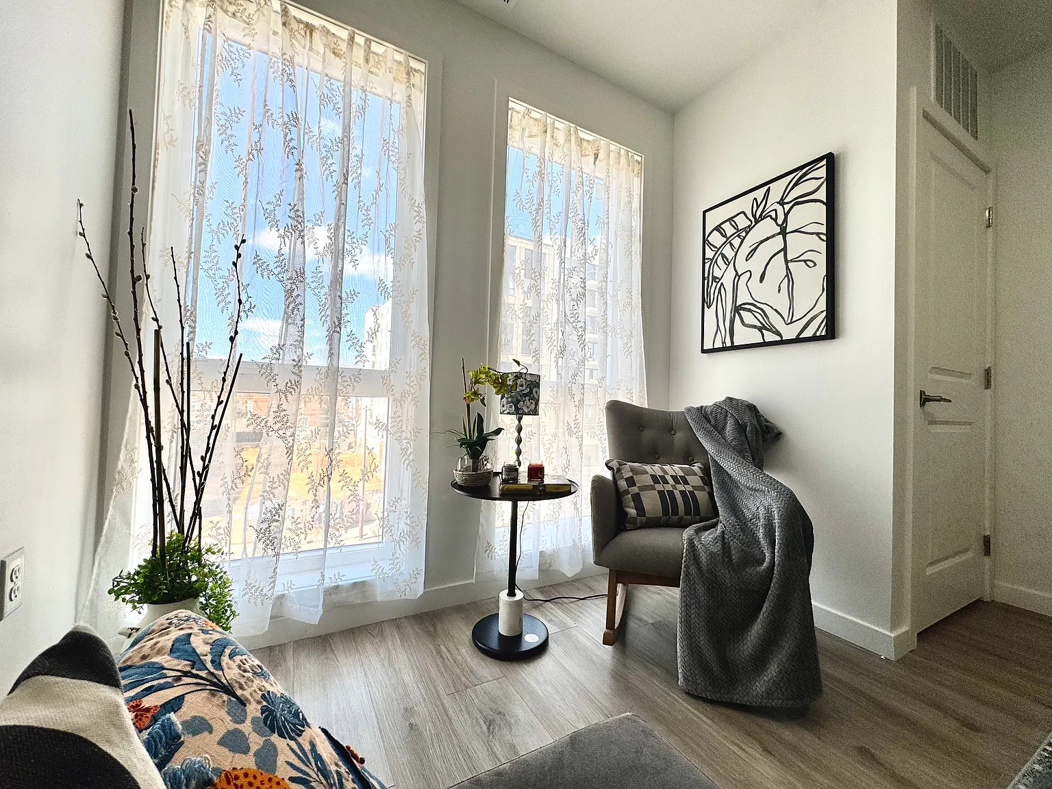 2 bed, 980 sqft, $2,077 — Photo 3