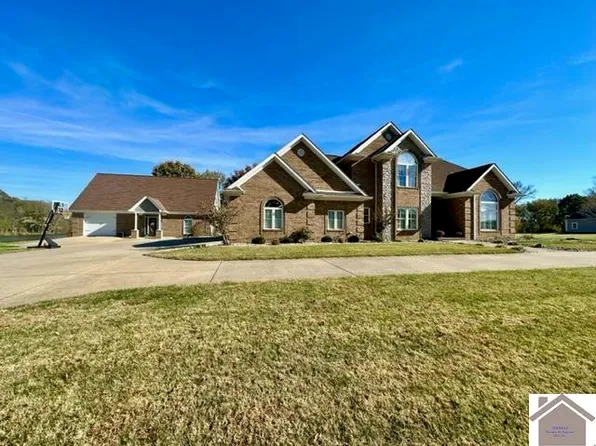 120 Fly Away Dr, Benton, KY 42025