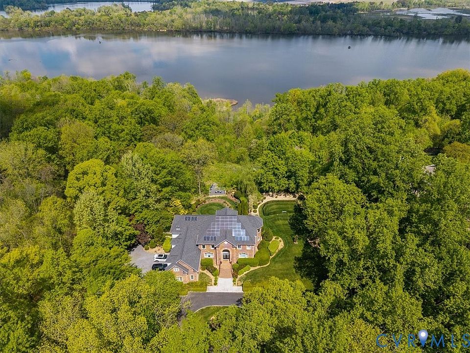 1st image of 402 Rivers Bend Cir