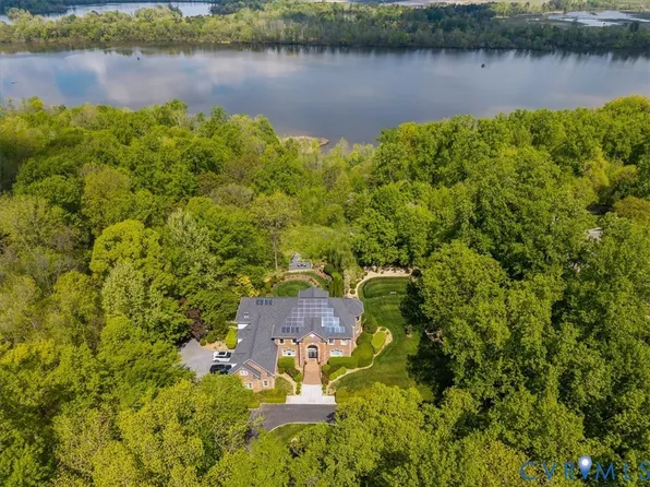 402 Rivers Bend Cir, Chester, VA 23836