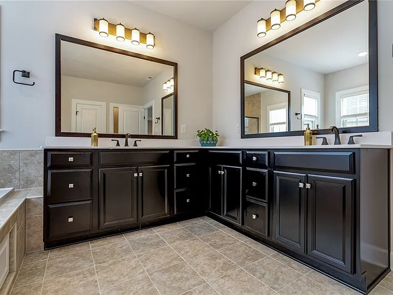 1702 Stevensan Dr — Photo 2