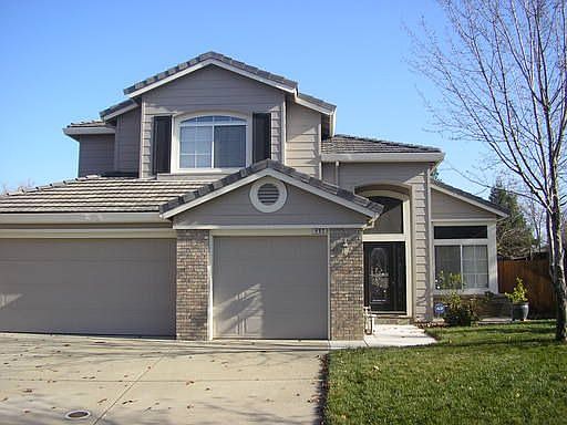 2nd image of 402 Zamzow Ct