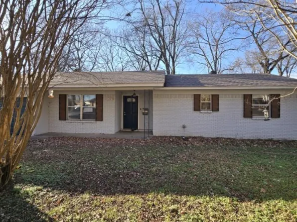 1307 Sunset Dr, Conway, AR 72034