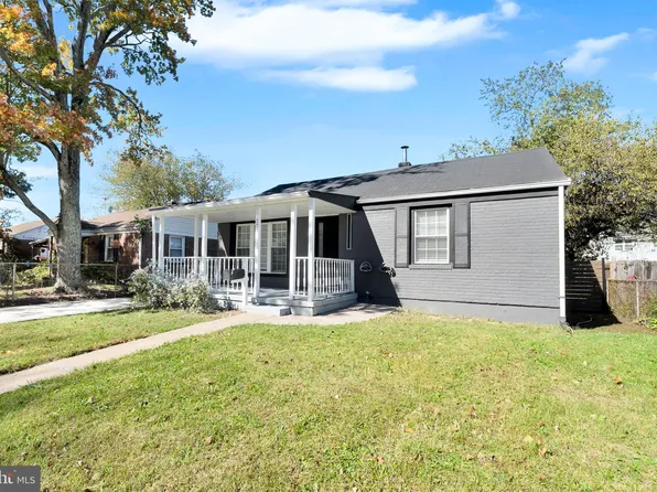 5711 Mustang St, Levittown, PA 19057