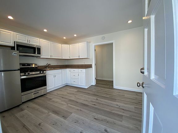 4th image of 2548-2554 State St #54-A