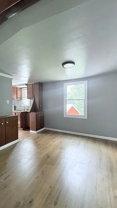 3 bed, 1.0 bath, 1058 sqft, $1,500 — Photo 4