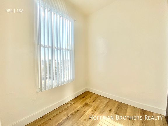 4th image of 974 S Gramercy Pl #408