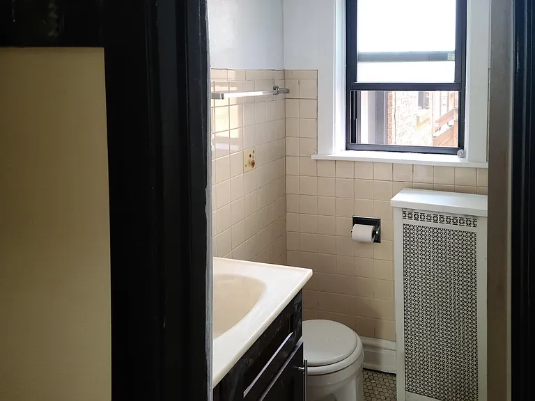 2906 N Seminary Ave #2 — Photo 10