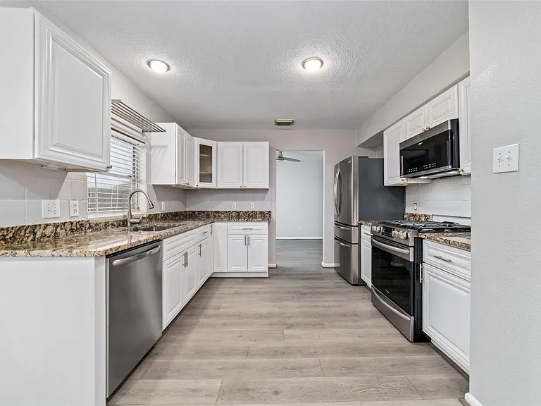 10810 Meadow Walk Ln — Photo 8