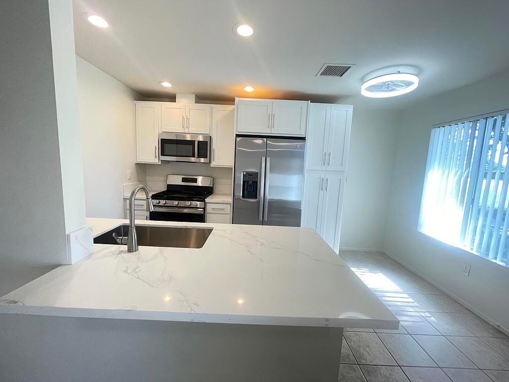 82567 Avenue 48 APT 36