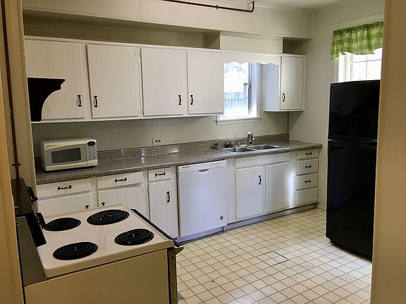 5th image of 3736 Whitland Ave #1
