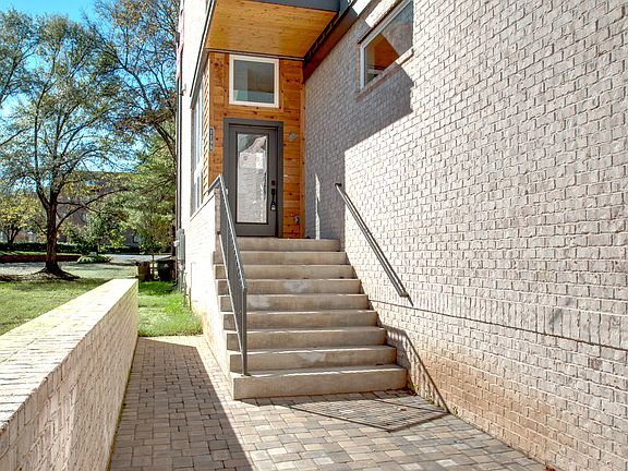 3rd image of 119B 30th Ave S