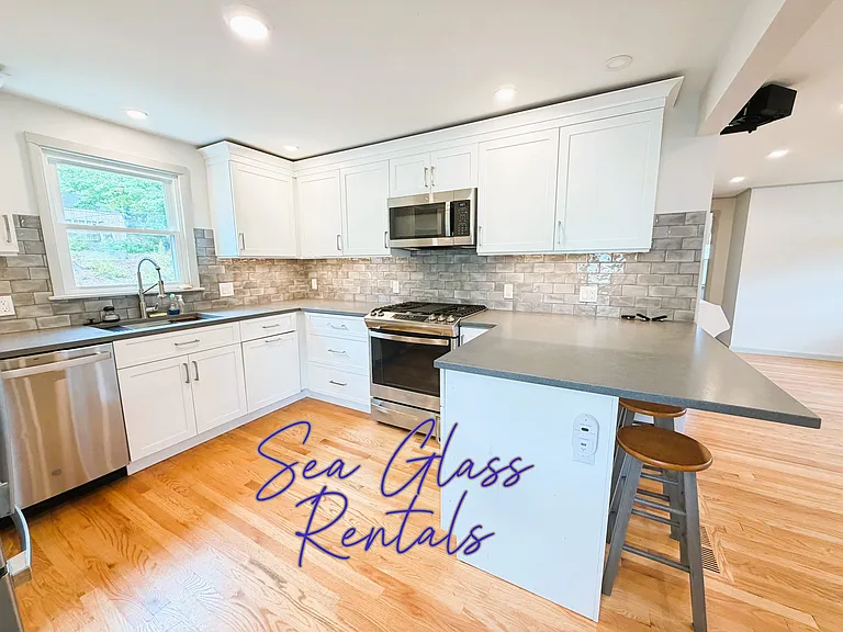 Riverview Dr — Photo 2