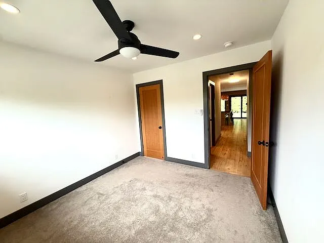 2594 Roosevelt Ave — Photo 10