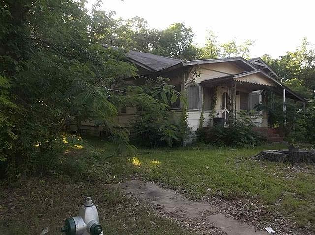 2nd image of 254 19th St SE