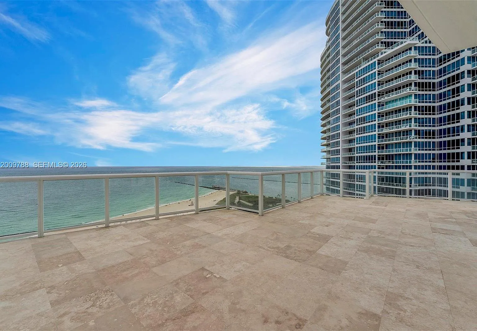 Continuum On South Beach — Photo 4