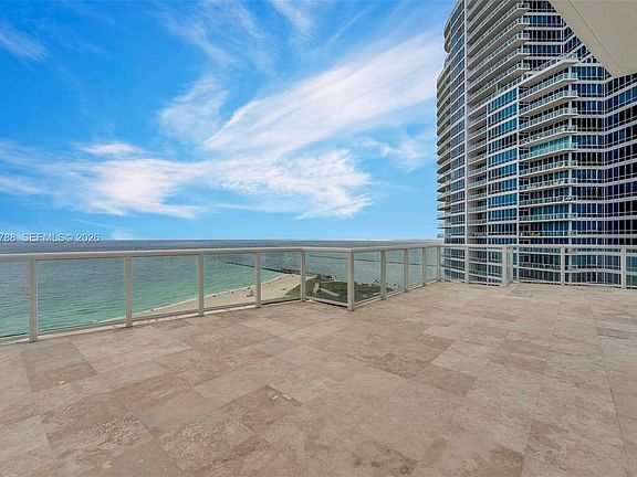 4th image of 50 S Pointe Dr APT 2102