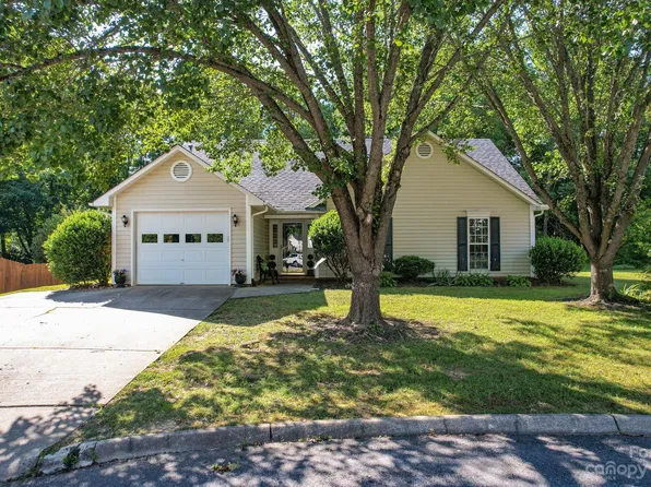 1217 Pebble Ln, Fletcher, NC 28732