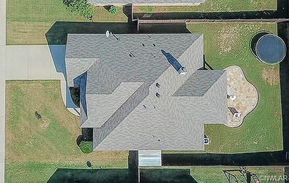 2122 Sweet Bay Circle looks good even from 100 feet above.  Notice the entertainment area and back porch have been extended with flagstone.