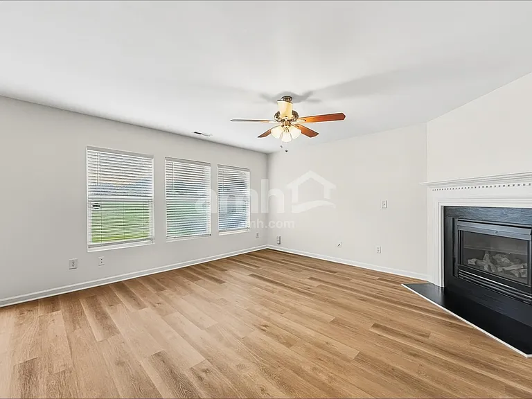 416 Magna Dr — Photo 6