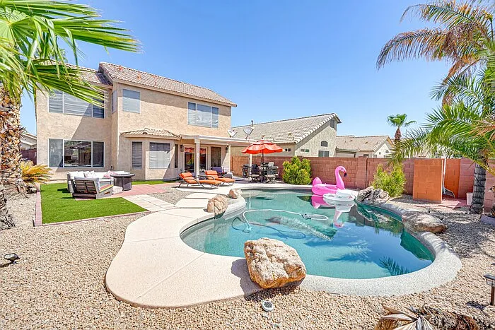 915 E Montoya Ln