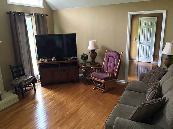 5th image of 225 Twin Oaks Dr
