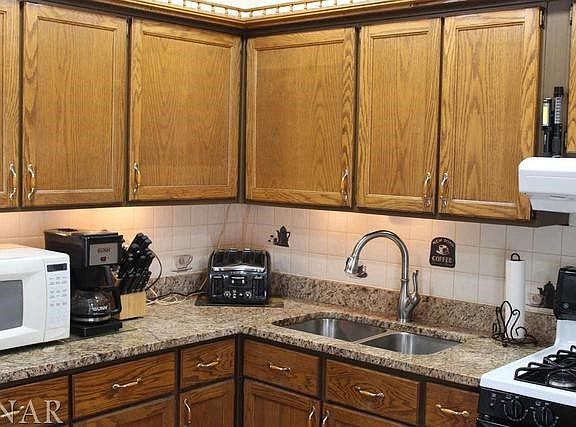 4th image of 411 Standish Dr