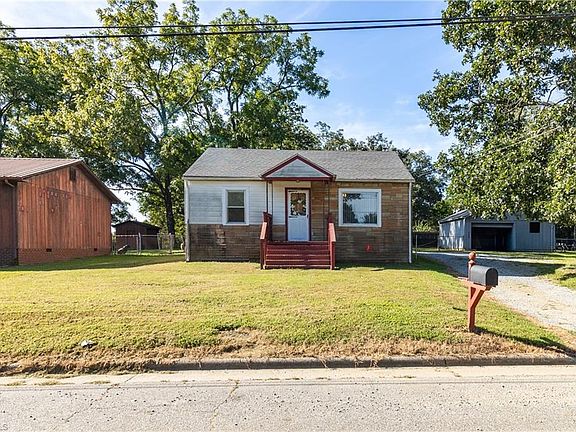 2nd image of 306 Friendly Ave